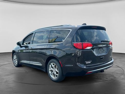 Used 2017 Chrysler Pacifica Limited w/ UConnect Theater Package FWD image 7