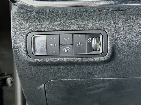 Used 2025 GMC Terrain Elevation image 17