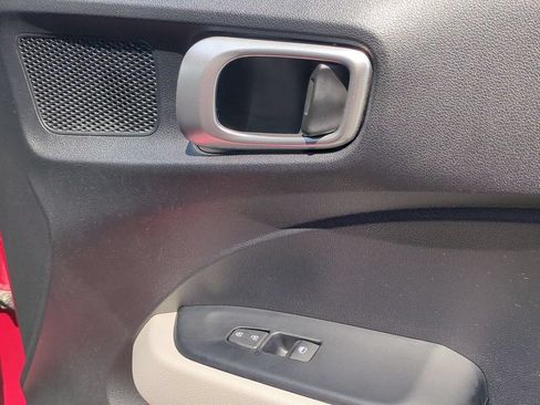Used 2025 Hyundai Venue SEL FWD image 33