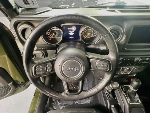 Used 2023 Jeep Gladiator Willys AWD/4WD image 11