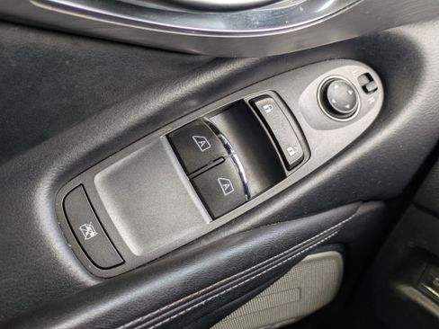 Used 2019 INFINITI Q60 3.0t Luxe w/ Essential Package image 12