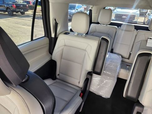 New 2025 Lincoln Navigator L Reserve image 13