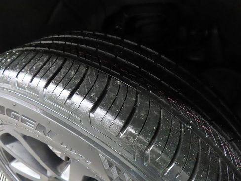 Used 2021 GMC Canyon Denali image 7