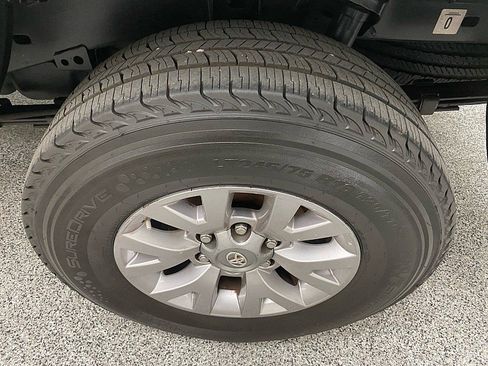 Used 2016 Toyota Tacoma SR5 w/ SR5 Appearance Package (SN) image 20