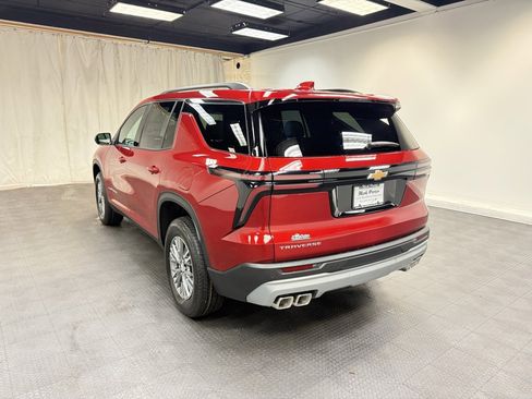 New 2026 Chevrolet Traverse LT image 3
