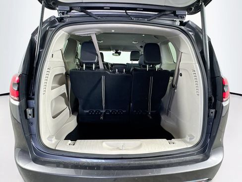 Used 2022 Chrysler Pacifica Touring-L FWD image 25