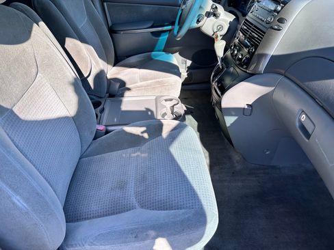 Used 2009 Toyota Sienna CE FWD image 11