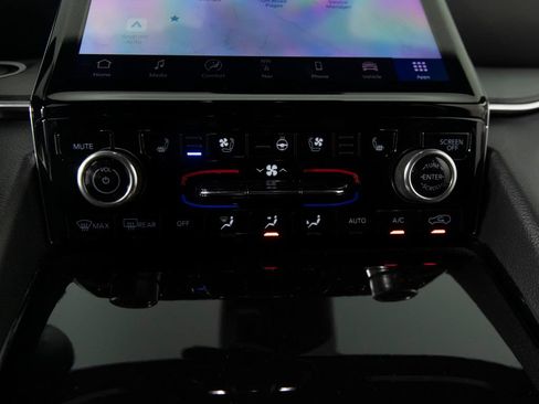 Used 2022 Jeep Grand Cherokee L Overland w/ Luxury Tech Group IV AWD/4WD image 23