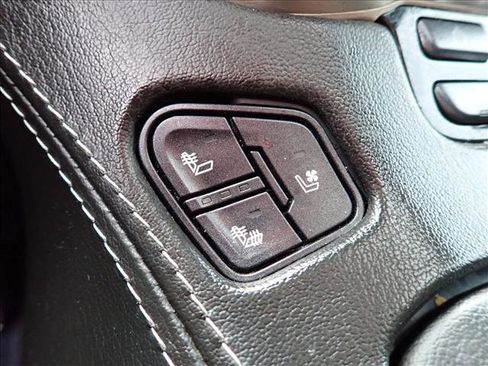 Used 2019 GMC Yukon XL Denali image 25