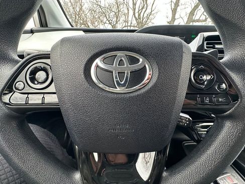 Used 2022 Toyota Prius LE image 20