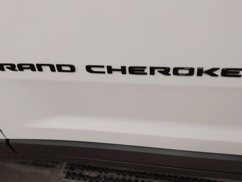 New 2025 Jeep Grand Cherokee Altitude image 32