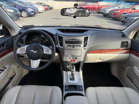 Used 2010 Subaru Legacy 2.5i Limited image 8