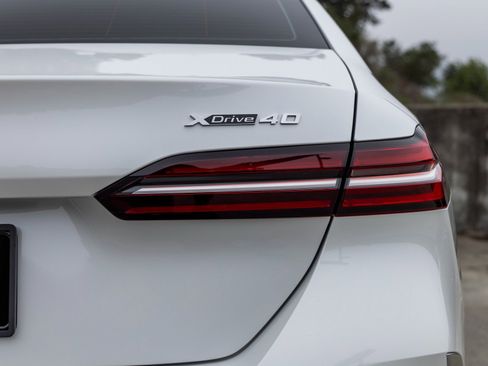 Used 2025 BMW i5 xDrive40 w/ Premium Package image 21