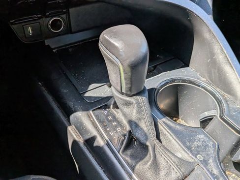 Used 2020 Toyota Camry SE FWD image 11
