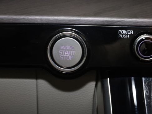 Used 2024 Kia Carnival EX FWD image 35