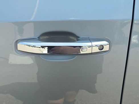 Used 2025 GMC Sierra 1500 SLT image 12