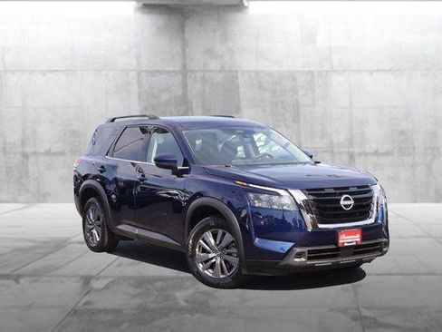 Used 2025 Nissan Pathfinder SV AWD/4WD image 2