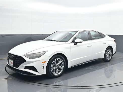 Used 2023 Hyundai Sonata SEL FWD image 2