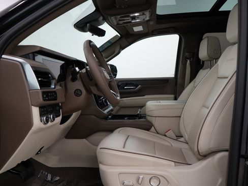 Used 2025 GMC Yukon XL Denali w/ Denali Reserve Package AWD/4WD image 25