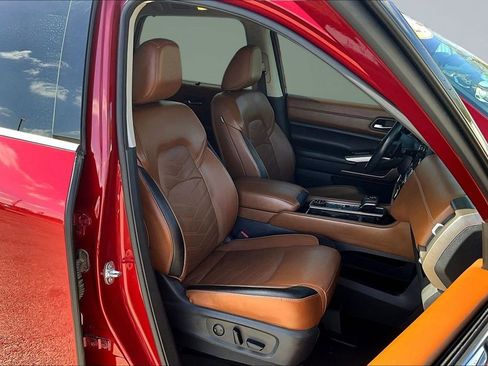 Used 2023 Nissan Pathfinder Platinum image 31