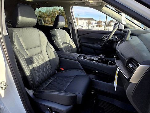 New 2026 Nissan Rogue Platinum w/ Platinum Premium Package image 13