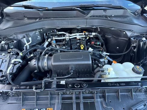 Used 2021 Ford Explorer XLT image 25