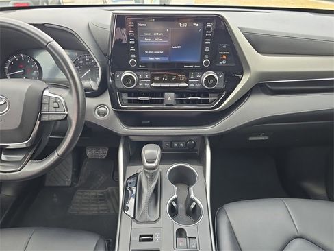 Used 2021 Toyota Highlander XLE image 11