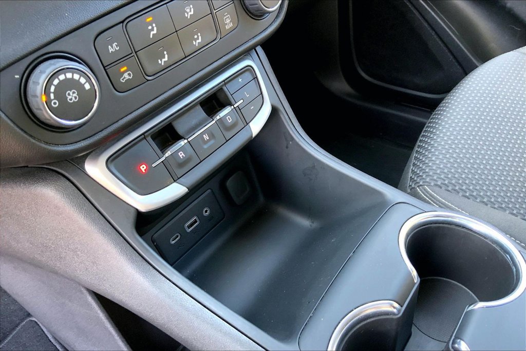 Used 2024 GMC Terrain SLE FWD image 17