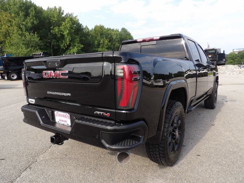 Used 2024 GMC Sierra 2500 AT4 w/ AT4 Premium Plus Package AWD/4WD image 7