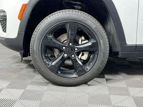 Used 2024 Jeep Grand Cherokee Limited w/ Black Appearance Package image 31