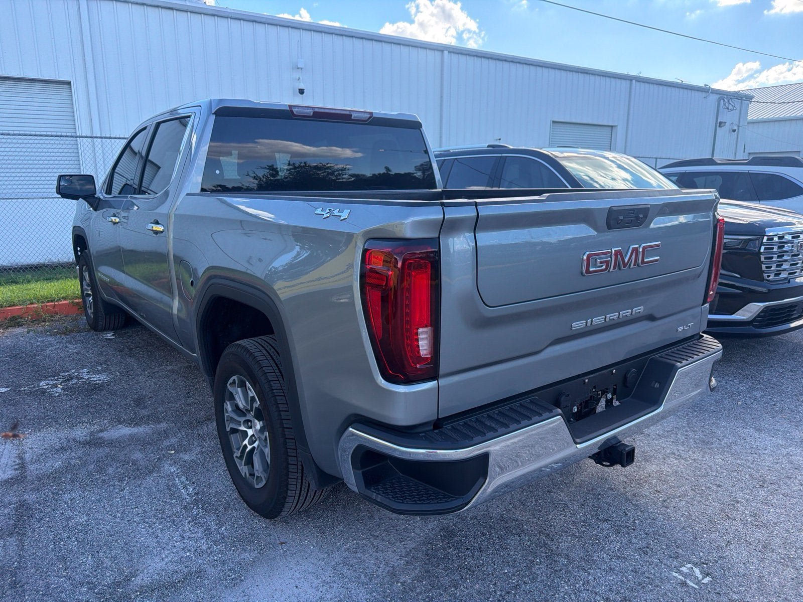 Used 2026 GMC Sierra 1500 SLT AWD/4WD image 12