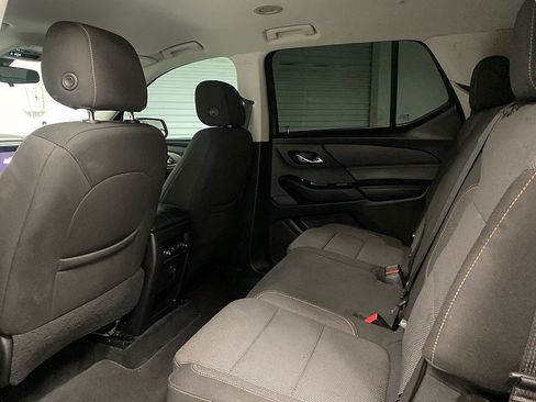 Used 2021 Chevrolet Traverse LS image 10