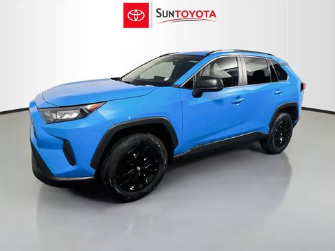 Used 2020 Toyota RAV4 LE FWD image 9
