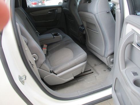 Used 2015 Chevrolet Traverse LT w/ Style and Technology Package FWD image 20