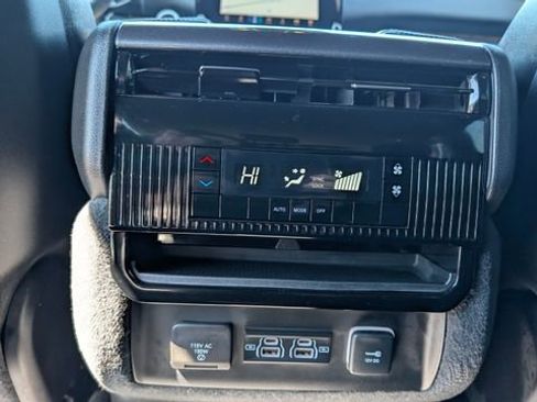 Used 2022 Jeep Wagoneer Series I AWD/4WD image 13