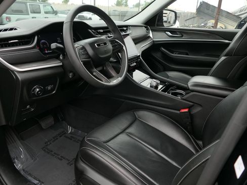 Used 2023 Jeep Grand Cherokee Limited w/ Luxury Tech Group II RWD image 10