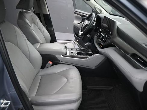 Used 2024 Toyota Highlander Limited AWD/4WD image 14