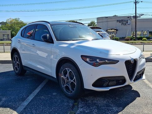 New 2025 Alfa Romeo Stelvio Sprint image 3
