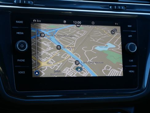 Certified 2022 Volkswagen Tiguan SEL R-Line image 22