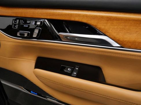 Used 2022 Jeep Grand Wagoneer Series III w/ Rear Seat Video Group 1 AWD/4WD image 18