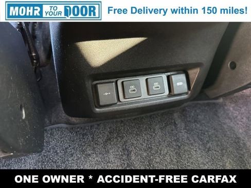 Used 2022 Land Rover Discovery S image 34