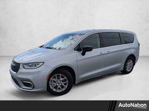 Used 2024 Chrysler Pacifica Touring-L image 1