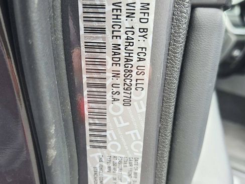 Used 2025 Jeep Grand Cherokee Laredo w/ Luxury Tech Group I AWD/4WD image 38