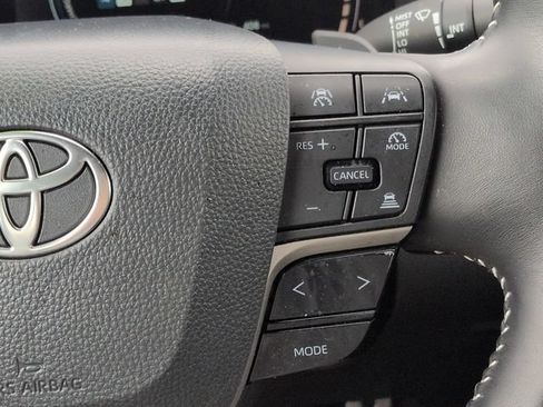 Used 2025 Toyota Camry SE FWD image 23