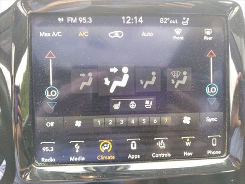 Certified 2019 Jeep Cherokee Limited w/ Luxury Group AWD/4WD image 28