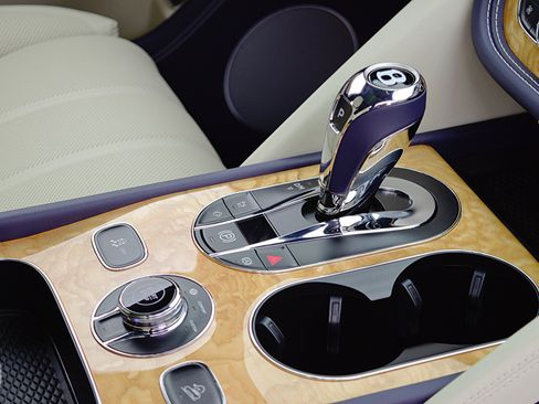 New 2025 Bentley Bentayga Plug-In Hybrid image 27