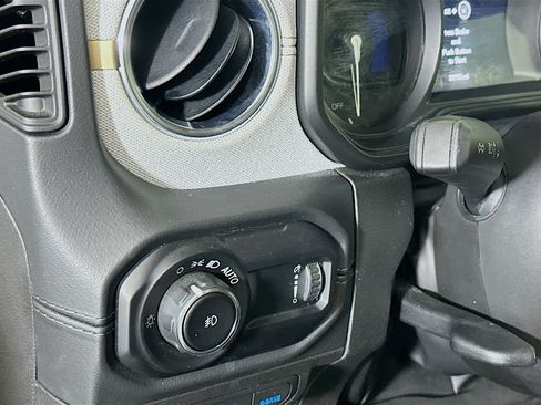 Used 2024 Jeep Wrangler Unlimited Sahara AWD/4WD image 16