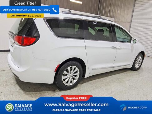 Used 2019 Chrysler Pacifica Touring-L FWD image 4