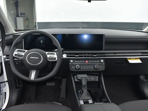 Used 2025 Hyundai Tucson SE image 9