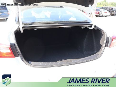 Used 2024 Chevrolet Malibu LT FWD image 15